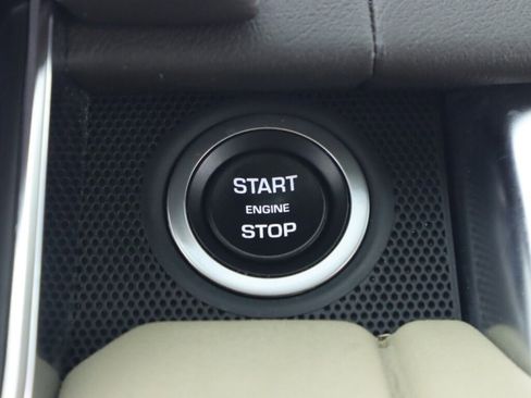 Used 2020 Land Rover Range Rover Sport SE image 22