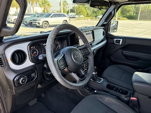 Used 2025 Jeep Wrangler Unlimited Sport AWD/4WD image 21