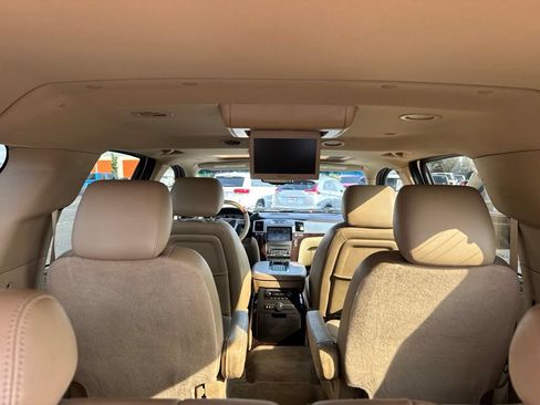 Used 2012 Cadillac Escalade ESV Luxury AWD/4WD image 34
