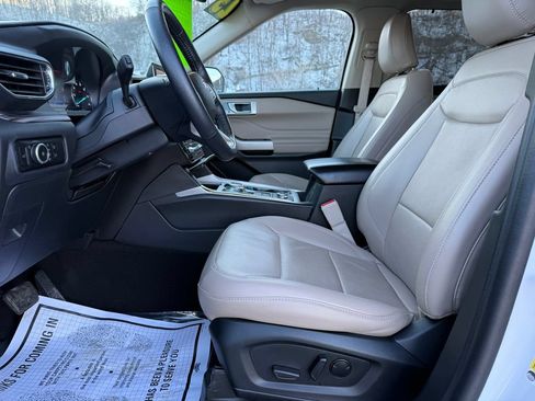 Used 2023 Ford Explorer Limited AWD/4WD image 19