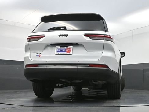 Used 2023 Jeep Grand Cherokee L Laredo AWD/4WD image 33