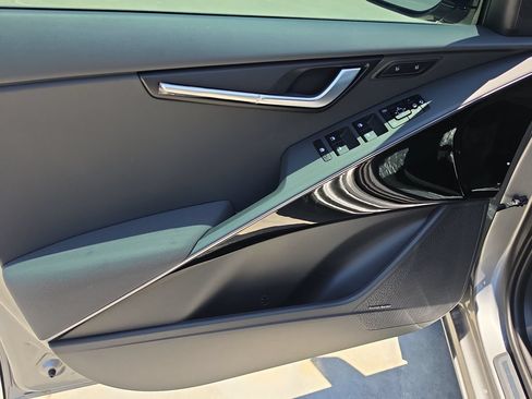 New 2026 Kia Niro FWD image 17
