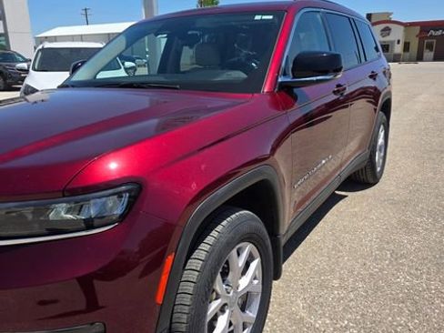 Used 2022 Jeep Grand Cherokee L Limited AWD/4WD image 3