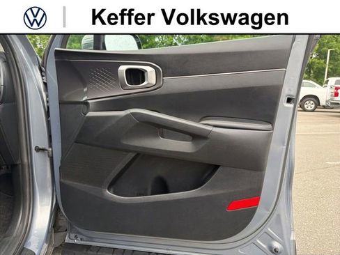 Used 2022 Kia Sorento LX FWD image 32