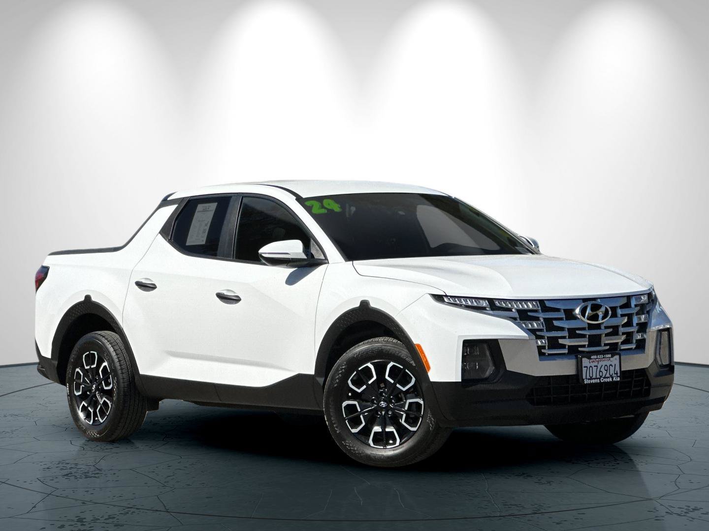 Used 2024 Hyundai Santa Cruz SEL FWD image 2