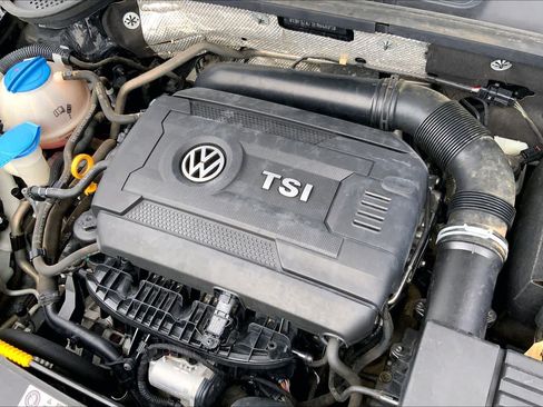 Used 2015 Volkswagen Beetle 1.8T FWD image 31