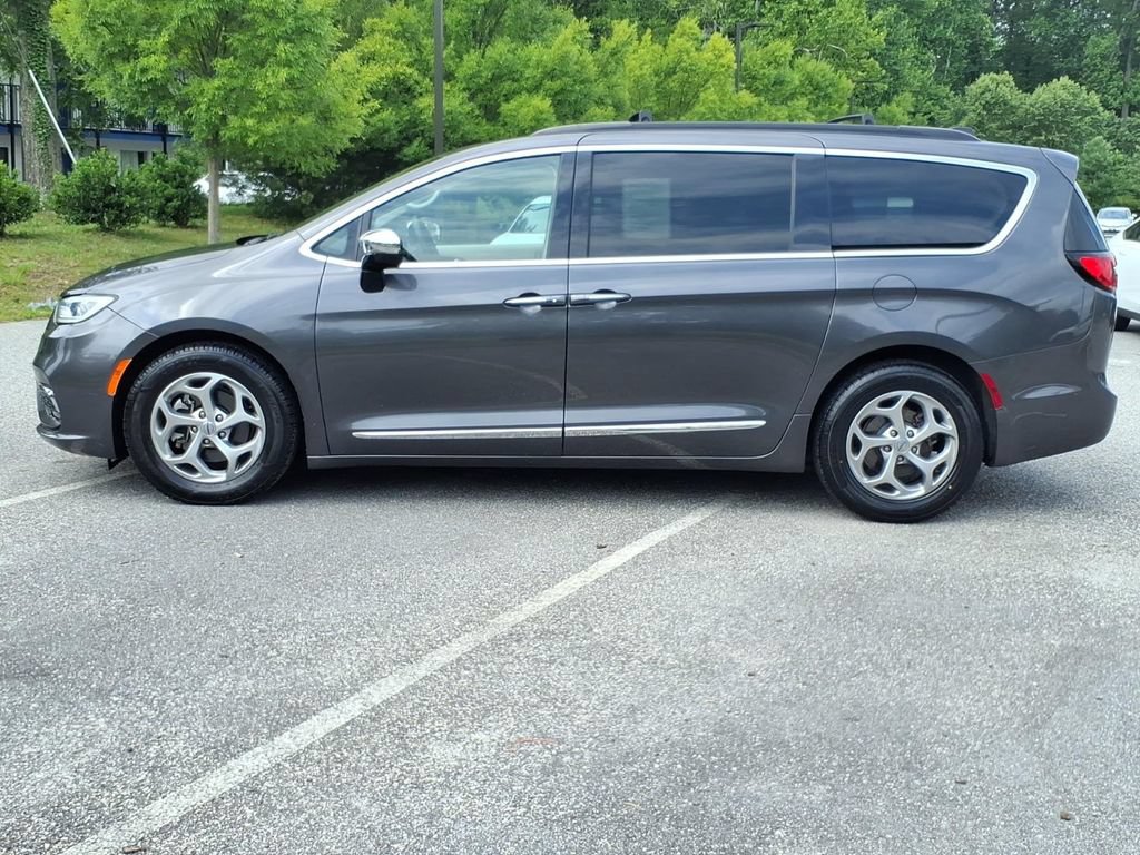 Used 2023 Chrysler Pacifica Limited FWD image 6