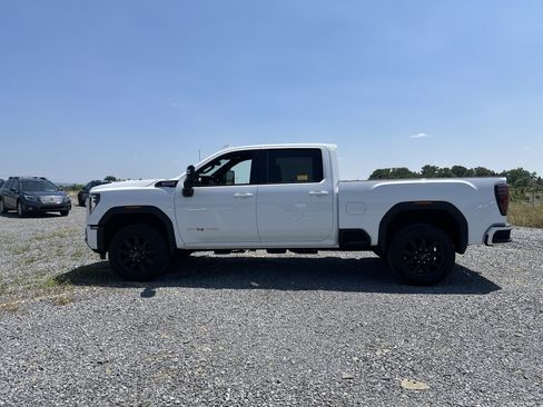 Used 2025 GMC Sierra 2500 AT4 AWD/4WD image 2