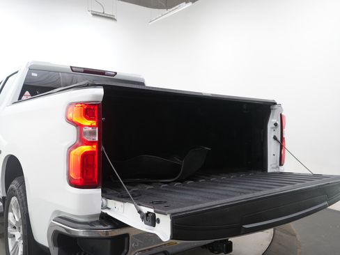 Used 2024 Chevrolet Silverado 1500 LTZ w/ Z71 Off-Road Package AWD/4WD image 18