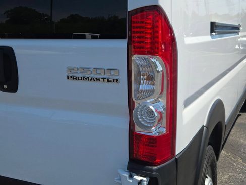 Used 2023 RAM ProMaster 2500 FWD image 13