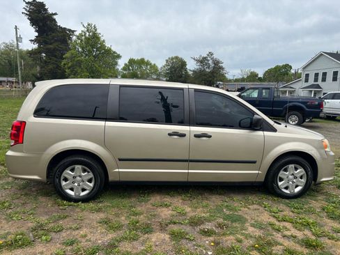 Used 2012 Dodge Grand Caravan American Value Package FWD image 4