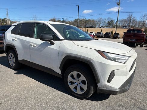 Used 2024 Toyota RAV4 LE image 5