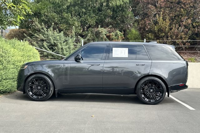 Used 2024 Land Rover Range Rover Long Wheelbase SE AWD/4WD image 2
