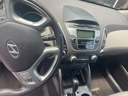 Used 2010 Hyundai Tucson Limited AWD/4WD image 29