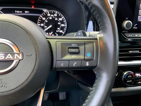 Used 2024 Nissan Pathfinder SV image 23