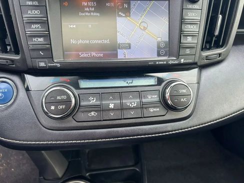 Used 2017 Toyota RAV4 Limited image 10
