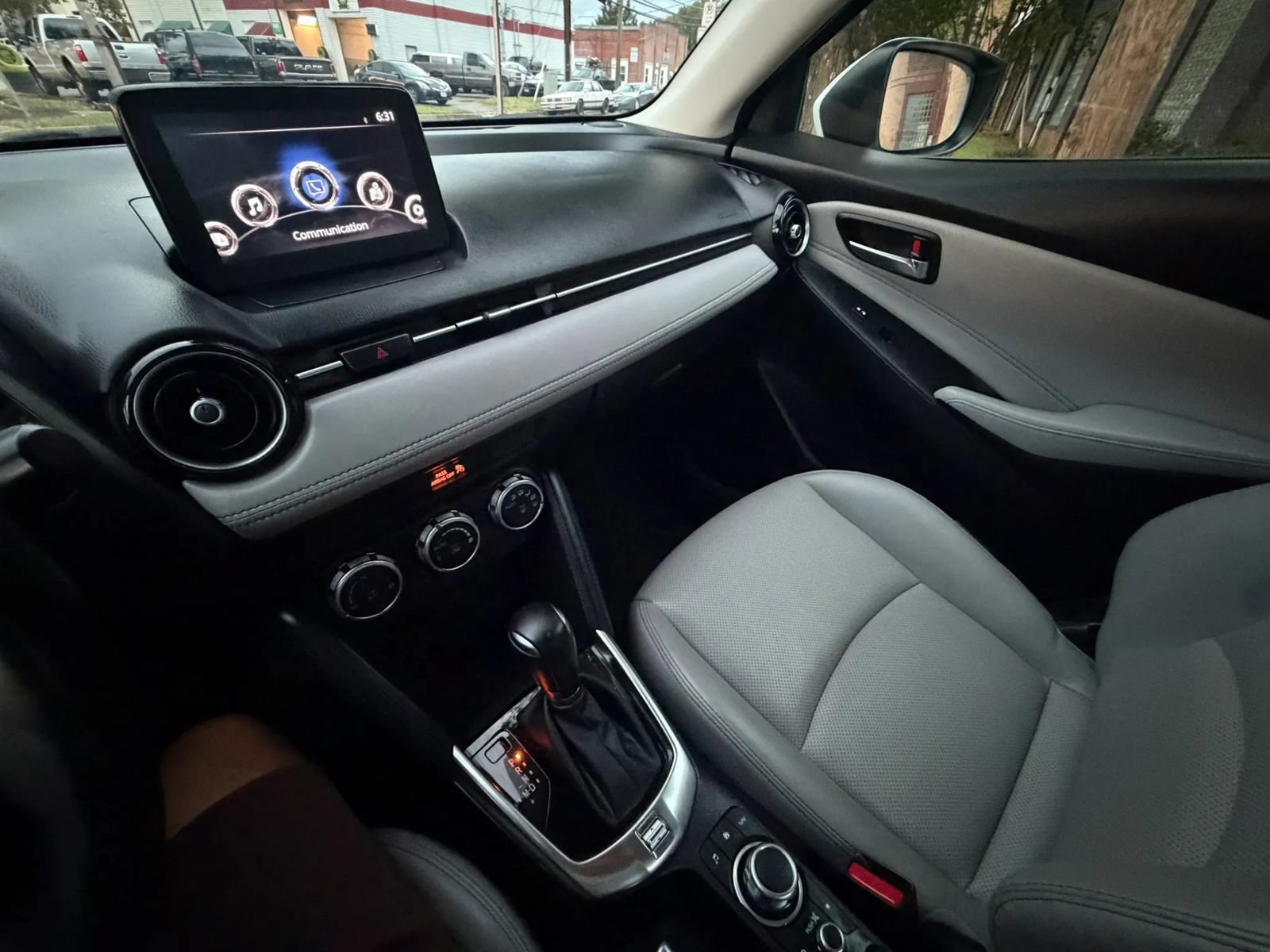 Used 2020 Toyota Yaris XLE FWD image 16