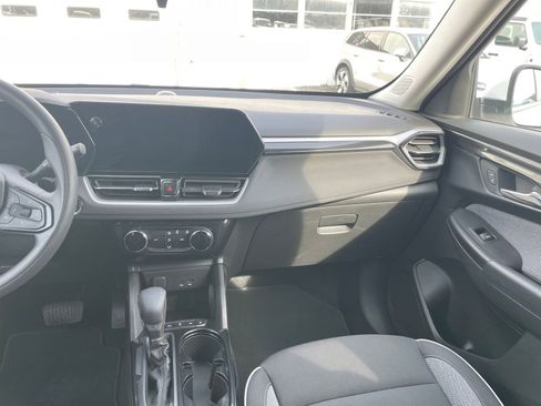 Used 2025 Chevrolet TrailBlazer LT image 33