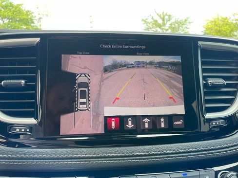 Used 2024 Chrysler Pacifica Limited FWD image 20
