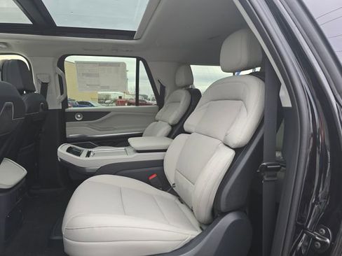 New 2026 Lincoln Navigator L Reserve AWD/4WD image 19