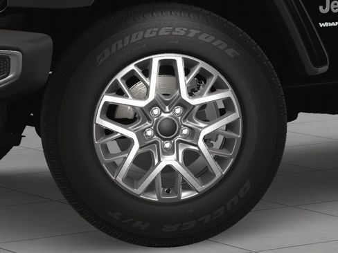 Used 2025 Jeep Wrangler Sahara image 9