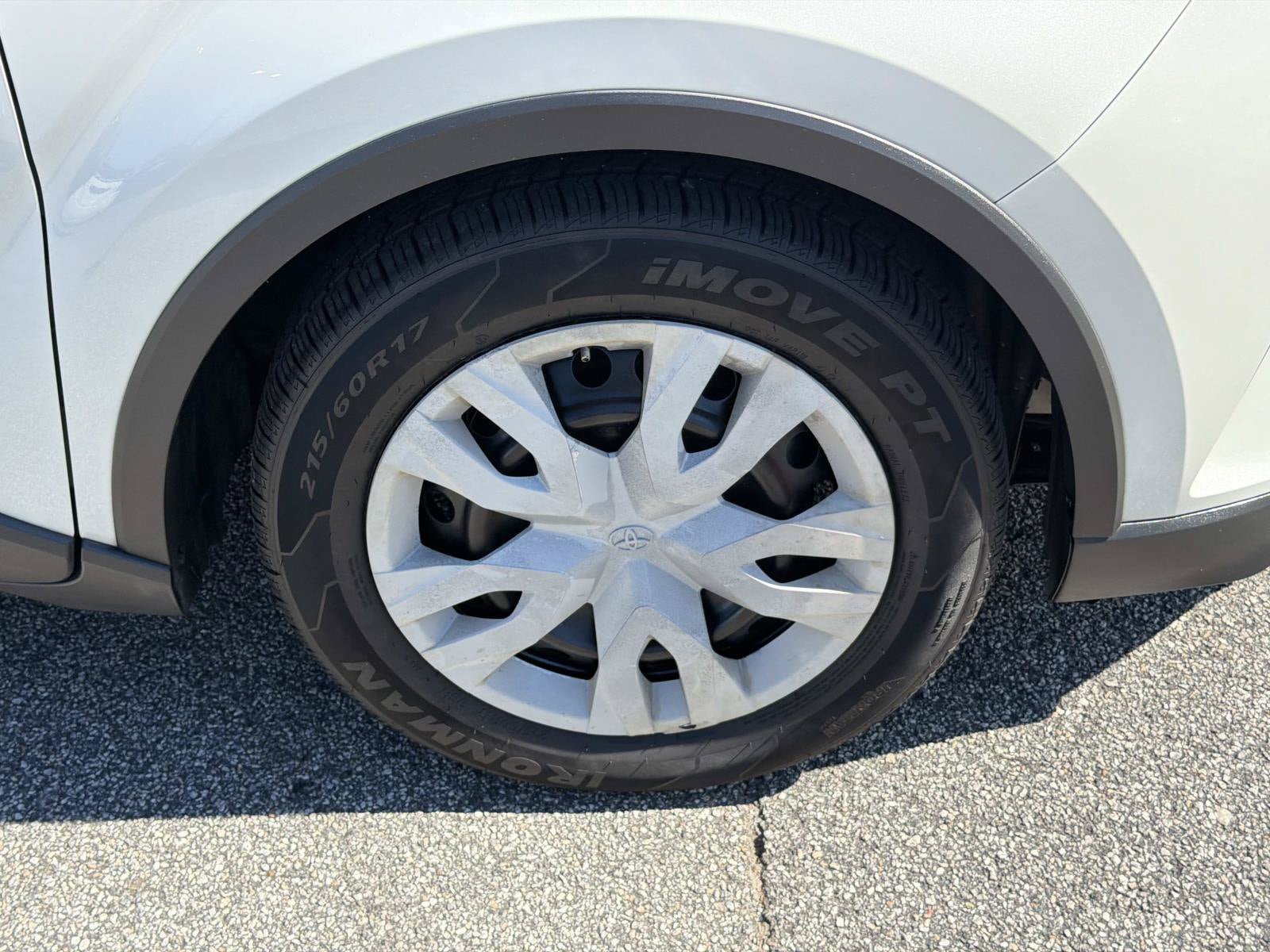 Used 2019 Toyota C-HR LE FWD image 12