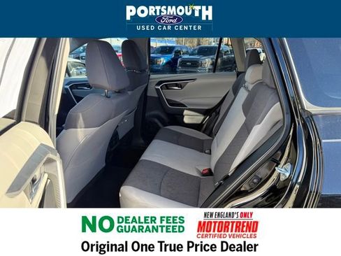 Used 2024 Toyota RAV4 XLE w/ Convenience Package image 5