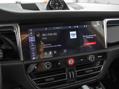 Certified 2026 Porsche Macan AWD/4WD image 22
