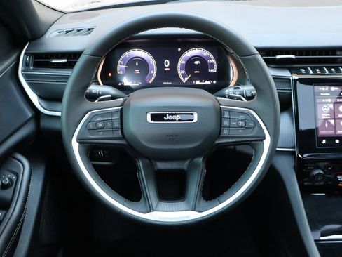 Used 2025 Jeep Grand Cherokee L Altitude AWD/4WD image 18