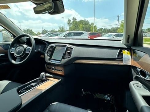 Certified 2024 Volvo XC90 T8 Plus w/ Protection Package Premier image 10