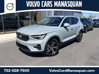 Used 2025 Volvo XC40 B5 Core AWD/4WD video 1