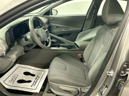 Used 2023 Hyundai Elantra SE image 9