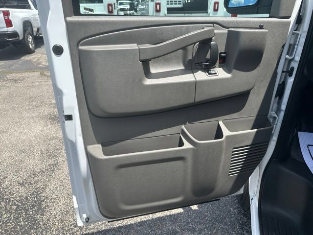 New 2026 Chevrolet Express 2500 w/ Communications Package RWD image 11