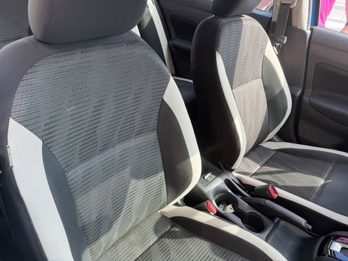 Used 2021 Nissan Versa SV image 9