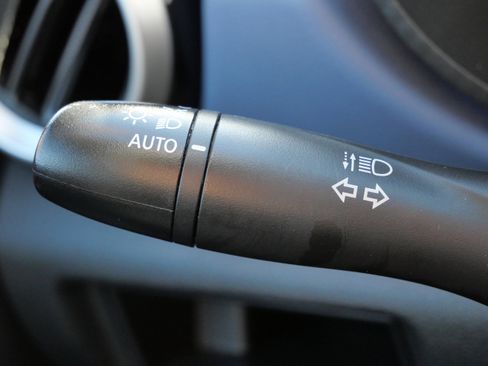 Used 2023 Nissan Versa SV image 33