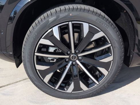 New 2026 Volvo XC90 B6 Plus w/ Protection Package Premier image 12