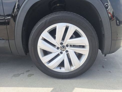 Used 2021 Volkswagen Atlas Cross Sport SE w/ Panoramic Sunroof Package FWD image 19