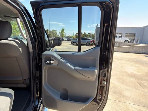 Used 2021 Nissan Frontier SV image 19