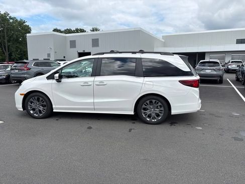 Certified 2026 Honda Odyssey Touring image 11