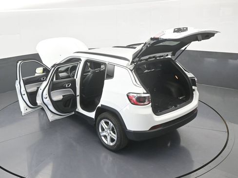 Used 2023 Jeep Compass Latitude image 30