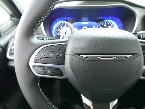New 2027 Chrysler Pacifica Select FWD image 11