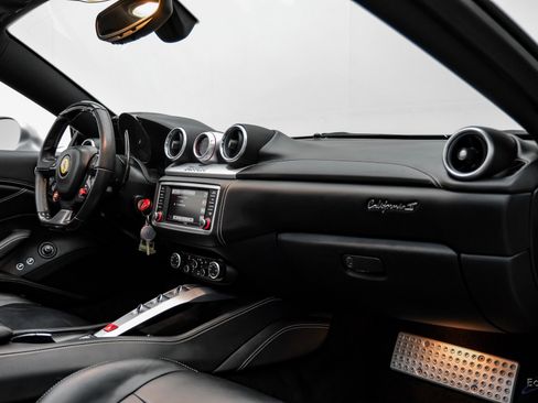 Used 2016 Ferrari California T image 50