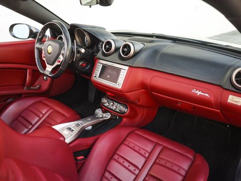 Used 2010 Ferrari California RWD image 27