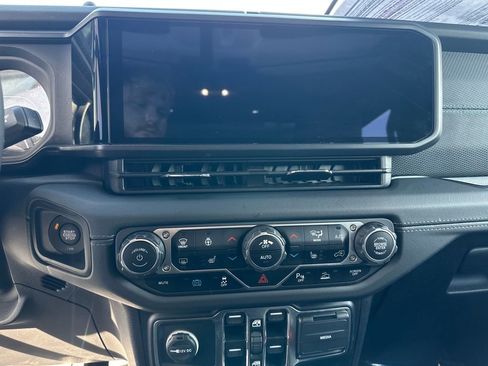 Used 2024 Jeep Wrangler Unlimited Rubicon 4xe image 22