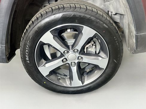 Used 2023 Jeep Grand Cherokee 4WD 4xe image 11