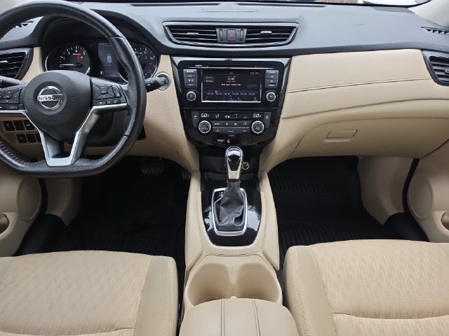Used 2018 Nissan Rogue SV w/ Sun & Sound Touring Package FWD image 15