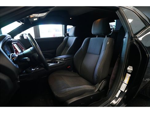 Used 2016 Dodge Challenger SXT RWD image 11