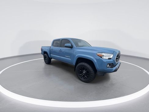 Used 2019 Toyota Tacoma SR5 AWD/4WD image 2