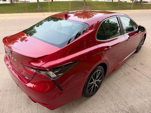 Used 2021 Toyota Camry SE FWD image 7