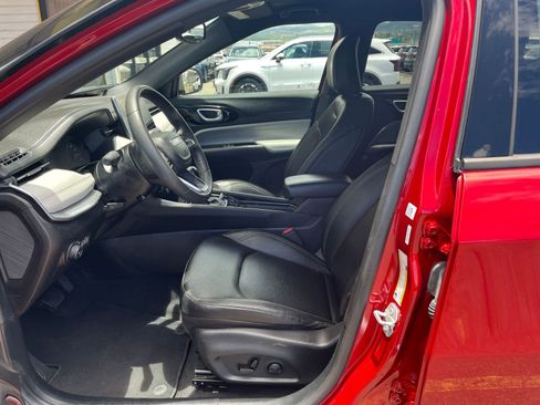 Used 2025 Jeep Compass Limited AWD/4WD image 28